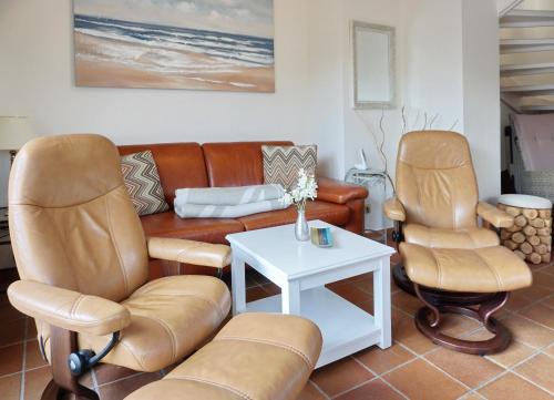 Wenningstedt-Braderup House | Elegant Fewo Arnfried Whg 5: Perfect for Families & Pets