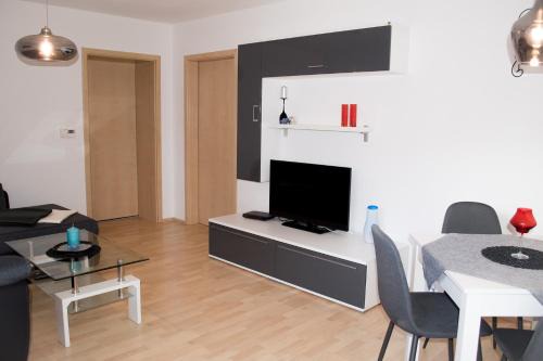Lauscha Apartment | Guest Rated FeWo Bucker: Pet-Friendly and Accessible Stay