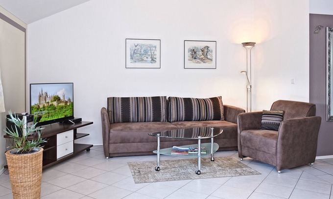 Bad Endorf Apartment | FeWo Chiemsee, 50 qm Obergeschoss, 1 separates Schlafzimmer