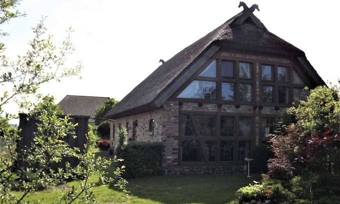 Thesenvitz Apartment | Cozy Villa Apartments with Infrared Sauna & Child-Friendly Perks