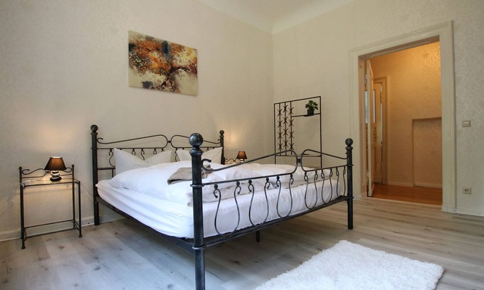 Neupetershain Nord Apartment | Family-Friendly Fewo Gartenglück with Pool and Spa