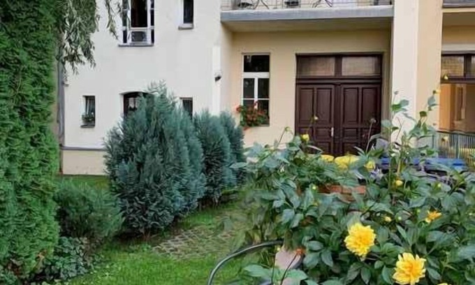 Sudstadt Apartment | Discover Fewo Gründerzeitflair: Family-Friendly Stay