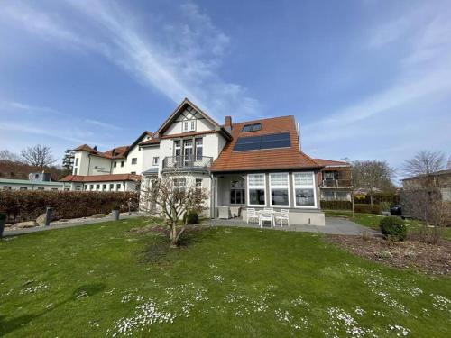Plau am See Apartment | Seaside Retreat: Fewo in Villa with Breathtaking Views