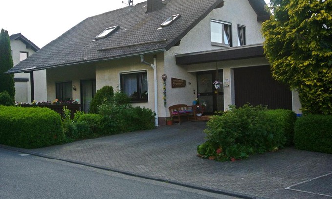 Usseln Apartment | Family-Friendly Retreat at Fewo Klingelhöfer, Rated 8.1/10