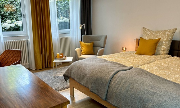 Wachenheim an der Weinstrasse Apartment | Explore Fewo-Klipfel: Wine Town Retreat with Pool & Breakfast