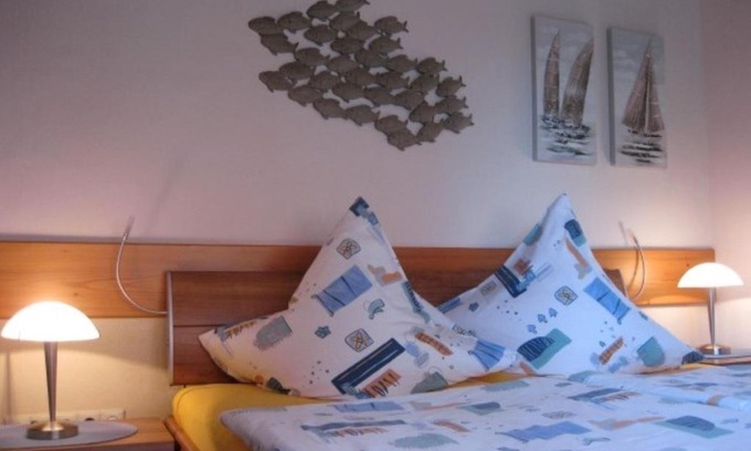 Langen b. Bremerhaven Apartment | Guest Favorite Fewo Kroker: Pet-Friendly & Hot Tub Bliss