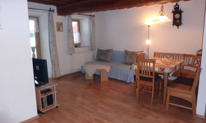 Wildenranna Apartment | Cozy Balcony Retreat for Two with Breakfast Option