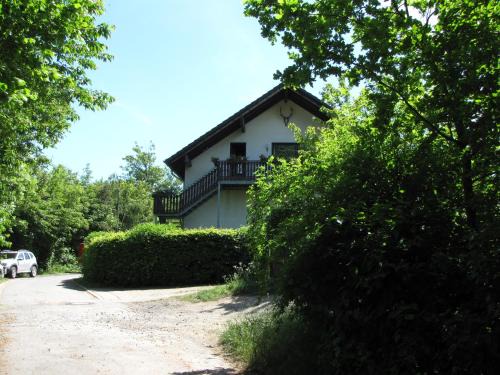 Echthausen Apartment | Pet-Friendly Retreat at Fewo Ruhrblick - Rated 8.4/10