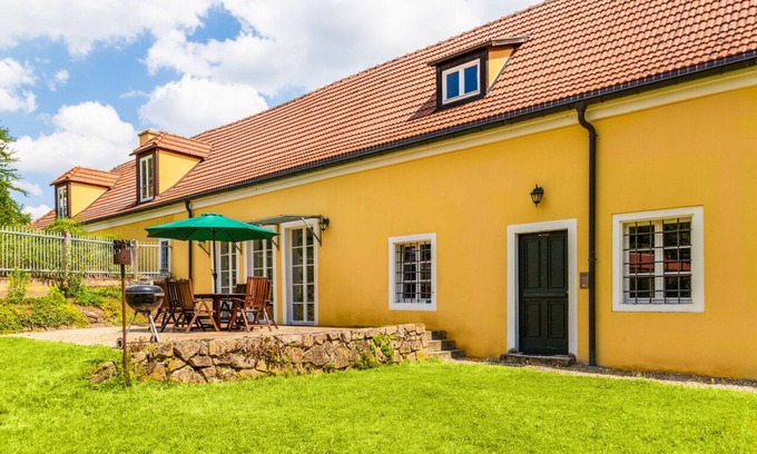 Ramspau Apartment | Discover FeWo Schloß Ramspau: 10/10 Ocean View Retreat