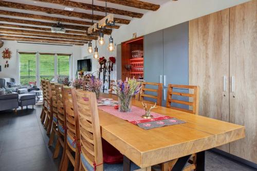 Hofsgrund Apartment | Discover Fewo Schwarzwaldflair with Event Space & Family-Friendly