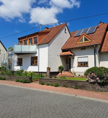 Obermendig Apartment | Exceptional Fewo Sonnenstübchen: Family-Friendly Retreat