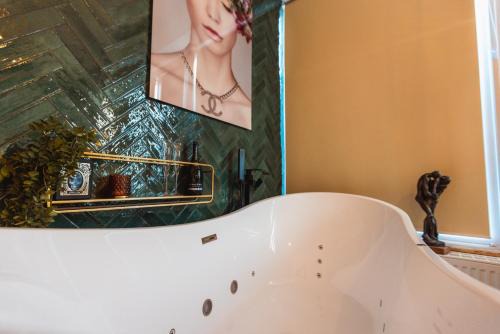 Vreden Apartment | Relax at FeWo Time Out 2 with Spa and Hot Tub Access