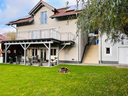Garham Apartment | Pet-Friendly Retreat with Ocean Views at FeWo zum Heuweg