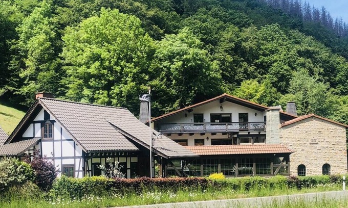 Iserlohn Apartment | Top-Rated Fewo - Zur Alten Schmiede with Family-Friendly Amenities