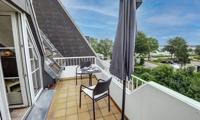 Wassersleben Apartment | Beachside Retreat: Studio with Balcony & Amazing Amenities
