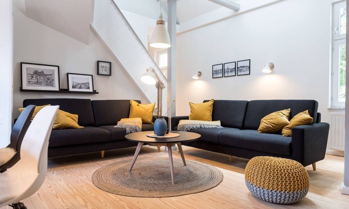 Flensburg Apartment | Elegant Maisonette in Flensburg's Charming Castle Courtyard