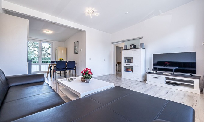 Flensburg Apartment | Cozy Martinsberg Apartment - Ideal for Families & Groups