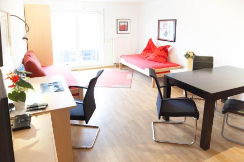 Connewitz Apartment | Family-Friendly FewoLeipzig Süd with Garage Access