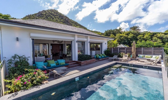 Vitet Villa | Feyrouz Villa: Oceanfront Retreat with Private Pool & Spa