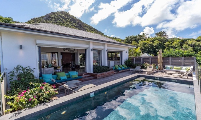 Vitet Villa | Feyrouz Villa: Oceanfront Retreat with Private Pool & Spa