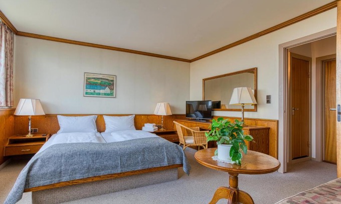 Puttgarden Hotel | Cozy FF&E Hotel Dania with Oceanfront Views & Pet-Friendly Stays