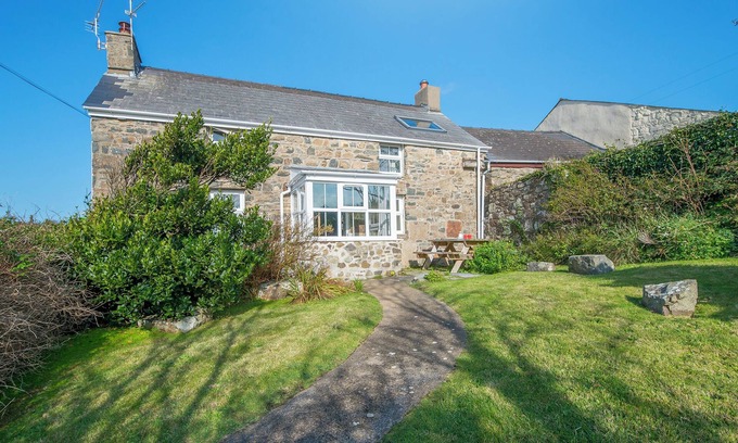 Trefasser House | Fferm Ty Uchaf: Family-Friendly Holiday Home in Strumble Head