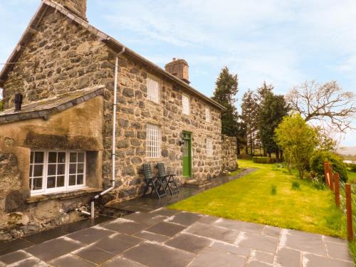 Llangower House | Discover Ffynnon Gower: Child-Friendly Retreat with Great Reviews