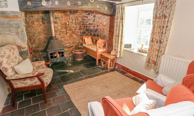 Pontfaen Cottage | Family-Friendly FFYNNONDICI FARMHOUSE in Newport, Pembrokeshire