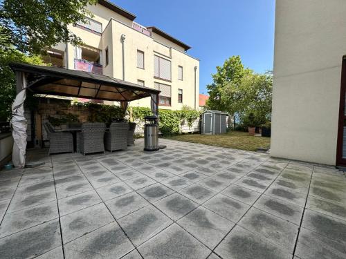 Taucha Apartment | Pet-Friendly Retreat with Garden & Oceanfront Views