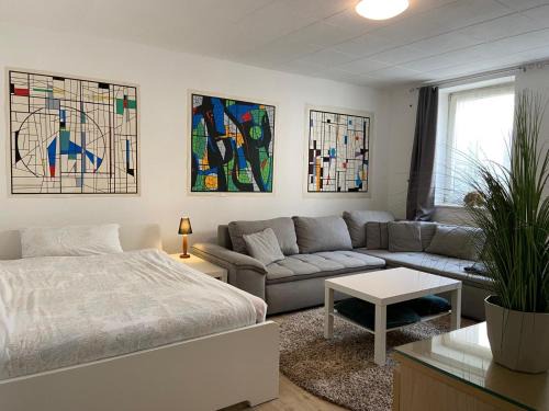 Neumuenster Apartment | Cozy Fiala Home: Family-Friendly with Breakfast & Hot Tub