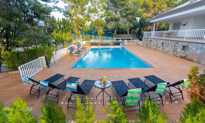 La Alcayna Villa | Experience Fidalsa Paradise Pines: Pet-Friendly Oasis Awaits