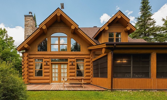 Fiddler Lake Resort House | Relaxing Fiddler Lake Resort Chalet with Private Jacuzzi