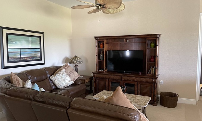 Naples House | Experience Relaxation and Fun at Cherry Oaks Retreat