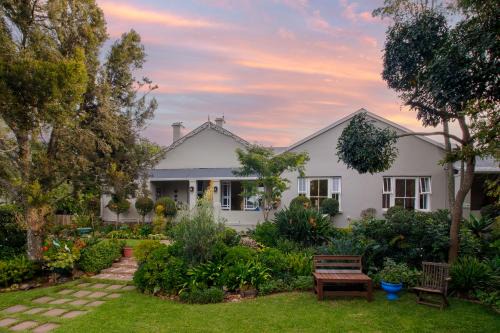Grahamstown House | Enchanting Fiddlewood Fields Guest House with Hot Tub Access