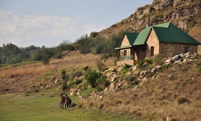 Dullstroom Cottage | Unwind at Field and Stream: Pet-Friendly with Pool & Dining