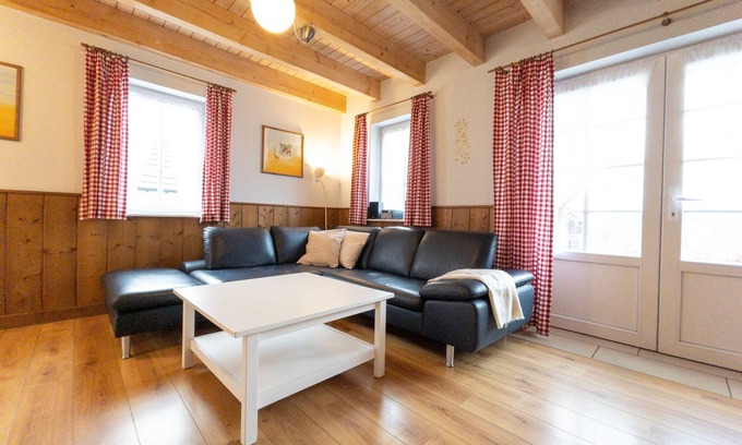 Niederberndorf House | Family-Friendly Retreat at Field Barn with Kitchen Amenities