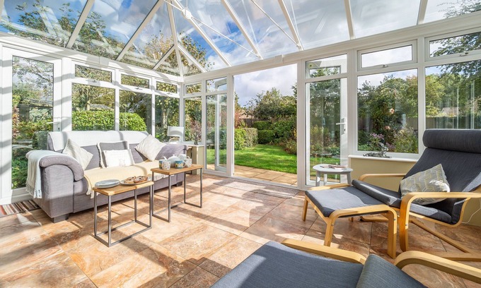 Westleton House | Charming Oceanfront Bungalow in Westleton with Breakfast