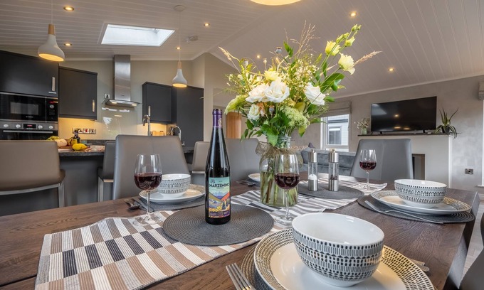 Burnham Market Cabin | Guest Rated 10/10: Family-Friendly Field Lodge in Norfolk