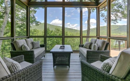 Big Canoe House | Field of Stars: Gorgeous Lake Views & Family-Friendly Games