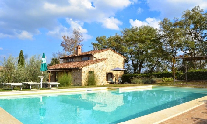 San Gimignano Villa | Discover Fienile di Cafaggiola: Pet-Friendly Retreat in Tuscany