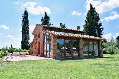 San Miniato House | Discover Fienile Il Noce: Family-Friendly with Pool & Hot Tub