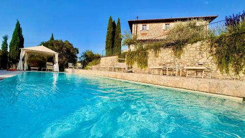 Rignano sull'Arno Villa | Unforgettable Stay at Il Poggetto: Oceanfront Family Retreat