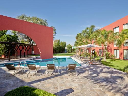 Aguascalientes Hotel | Discover Fiesta Inn Aguascalientes: Family-Friendly & Poolside
