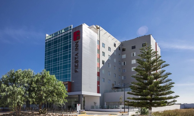 Celaya Hotel | Eco-Friendly Fiesta Inn Celaya Galerías with Pool & Spa