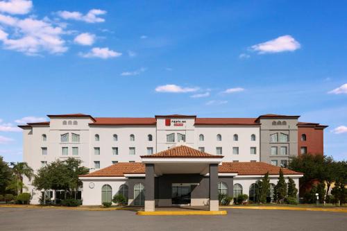 Nuevo Laredo Hotel | Relax at Fiesta Inn Nuevo Laredo - 4-Star with Pool & Breakfast