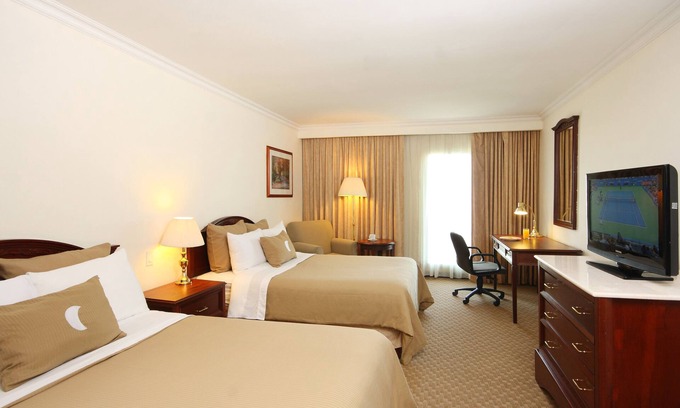 Nuevo Laredo Hotel | Inviting Fiesta Inn Nuevo Laredo with Pool and Spa Access