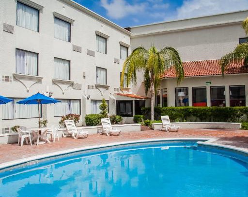 Monclova Hotel | Comfortable Stay at Fiesta Inn Monclova with Pool & Breakfast