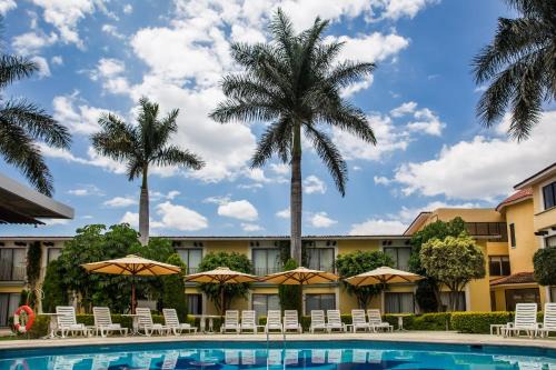 Oaxaca Hotel | Discover Fiesta Inn Oaxaca: Pet-Friendly with Pool & Dining