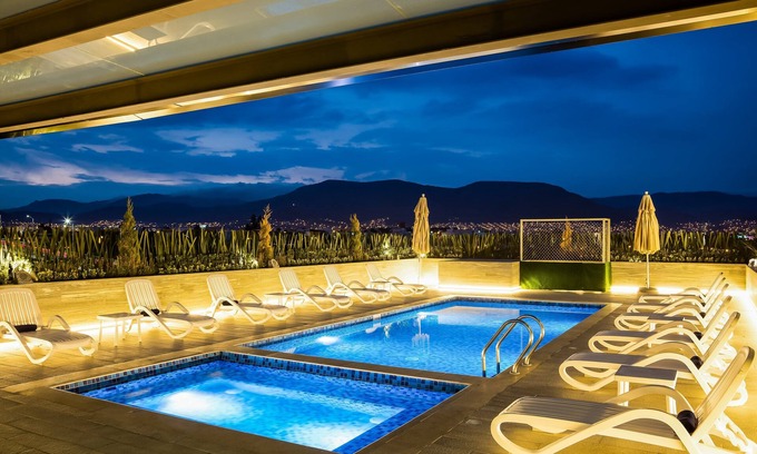 Pachuca Hotel | Discover Fiesta Inn Pachuca Gran Patio: Rated 9/10 with Pool