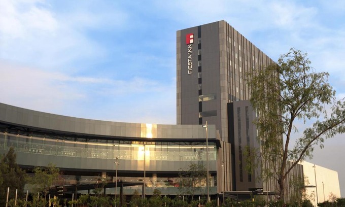 Puebla Hotel | Exceptional Fiesta Inn Parque Puebla with Pool & Pet-Friendly